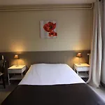 De L'univers Hotel 2*