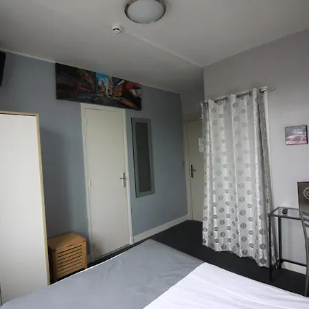 De L'univers Hotel 2*