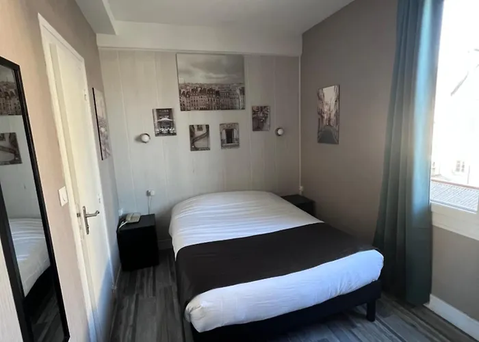 ホテル ド リュニヴェール 2*