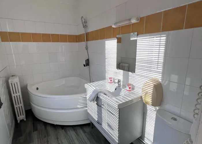 ド リュニヴェール ホテル 2*