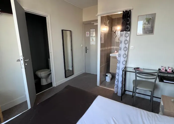 ホテル ド リュニヴェール 2*