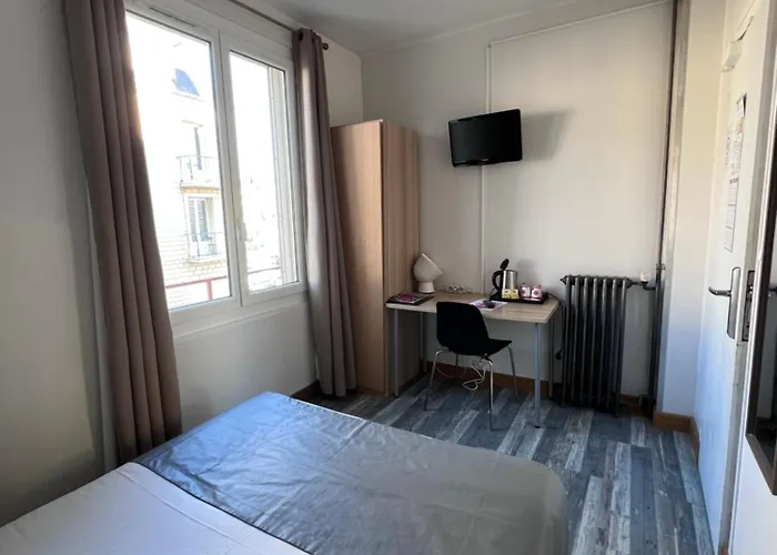 ホテル ド リュニヴェール カーン