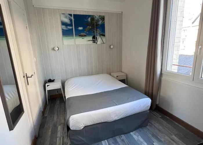 Hotel De L'univers 2*