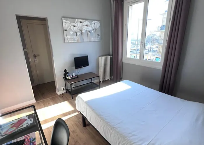 ホテル ド リュニヴェール カーン