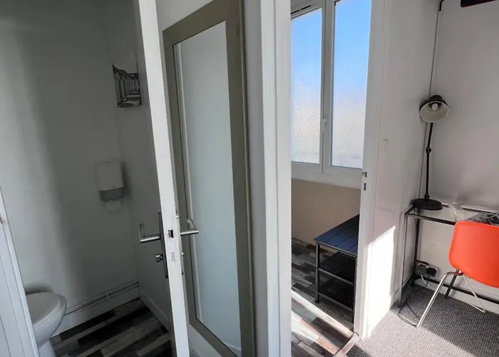 ド リュニヴェール ホテル 2*