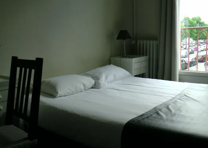 ホテル ド リュニヴェール カーン