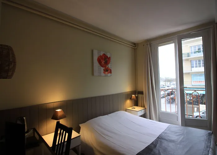 ホテル ド リュニヴェール カーン