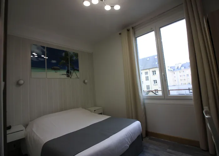 Hotel De L'univers 2*