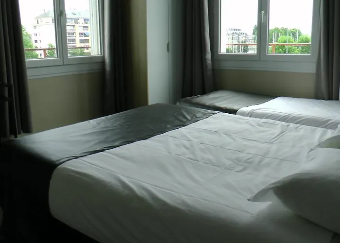 ホテル ド リュニヴェール 2*