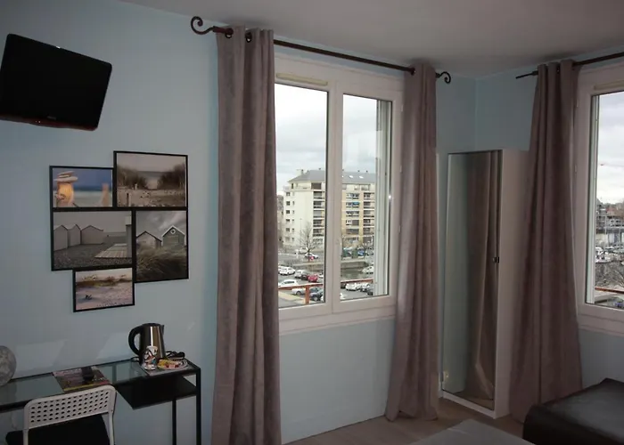 ホテル ド リュニヴェール 2*