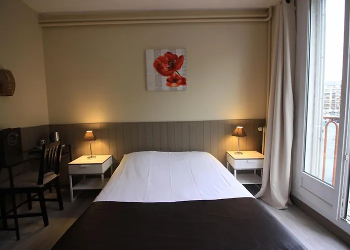 ド リュニヴェール ホテル 2*